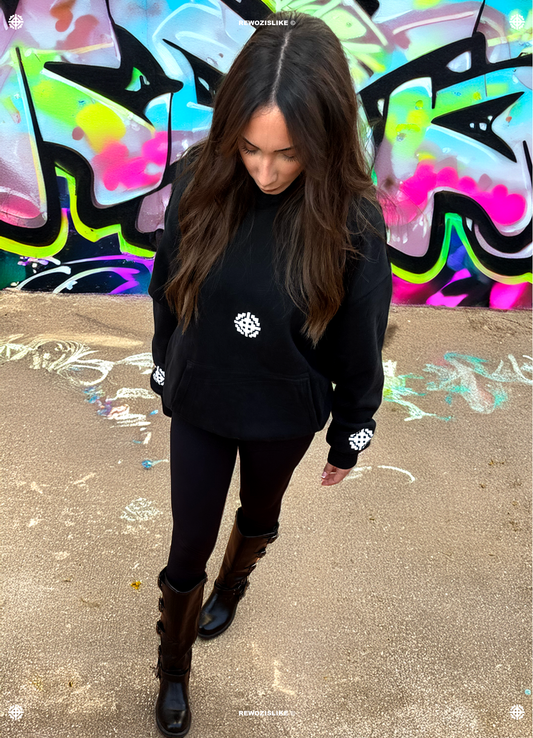 FELPA CON CAPPUCCIO NERA REWOZISLIKE © - Unisex